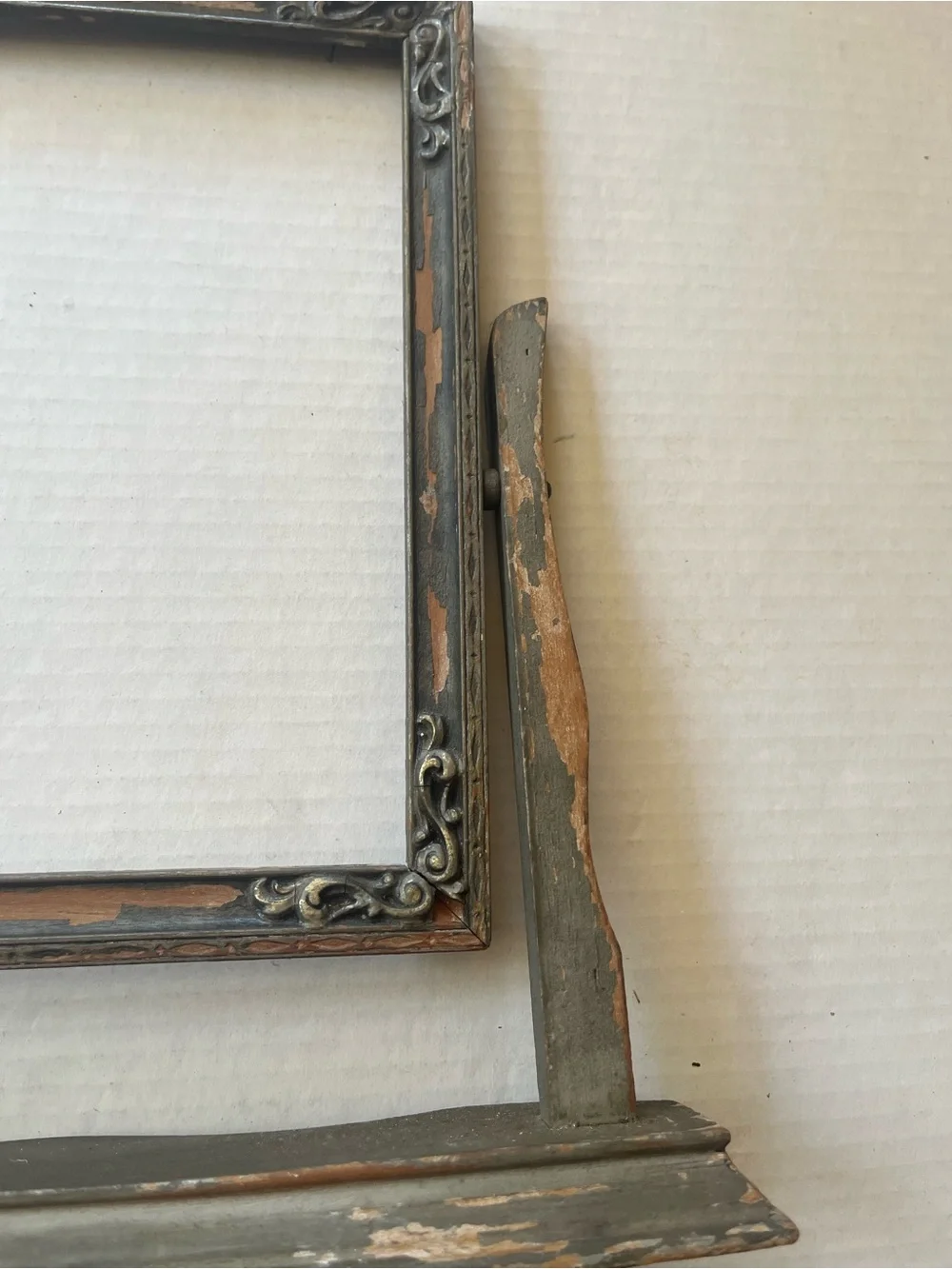 Vintage-Style Distressed Wood Picture Frame and Easel - Gray